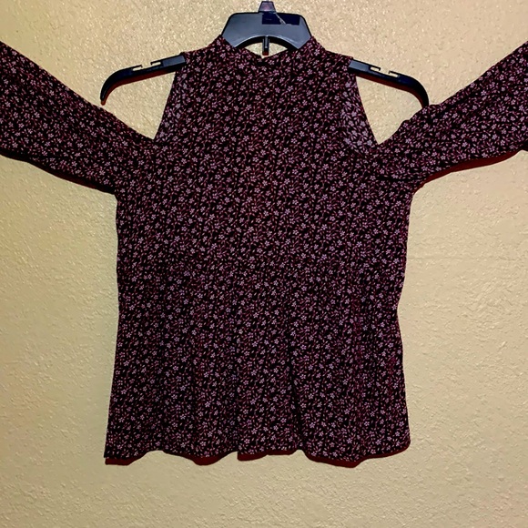 American Eagle Top Cold Shoulder Blouse XS Burgundy White🌀 - Picture 2 of 16